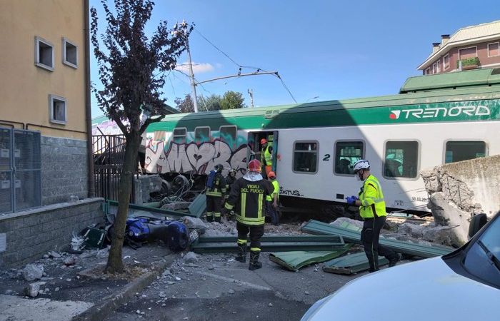 Il treno ha abbattuto un muro di cinta tre feriti in maniera non grave 